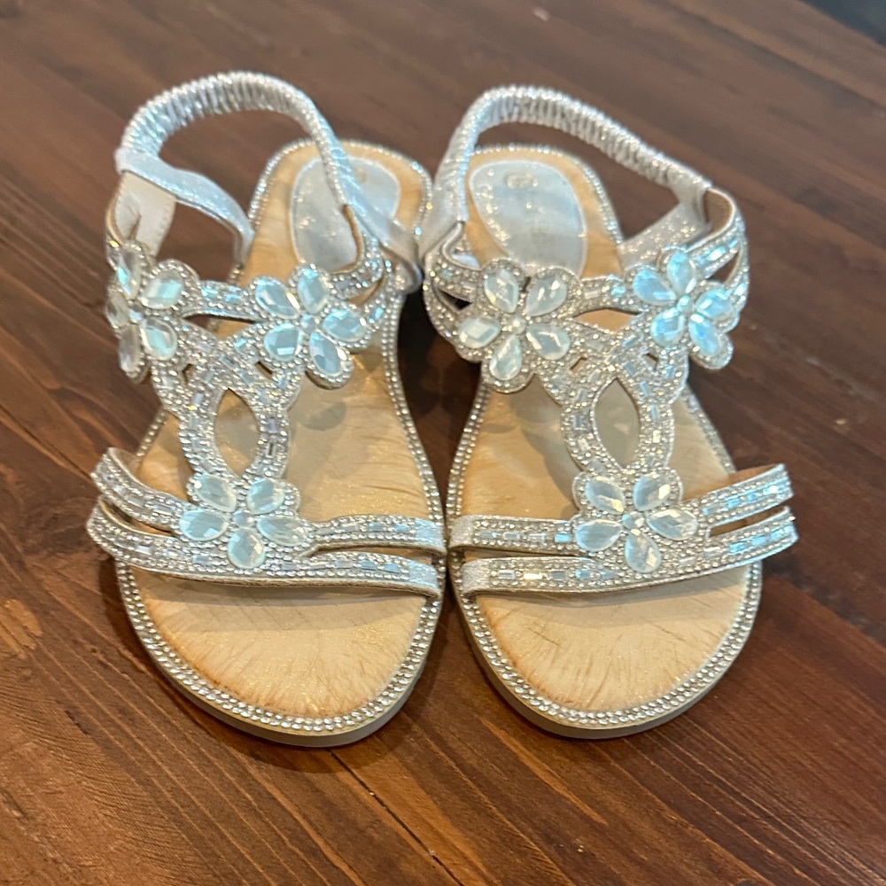 Elegant Floral Embellished Sandals - Silver